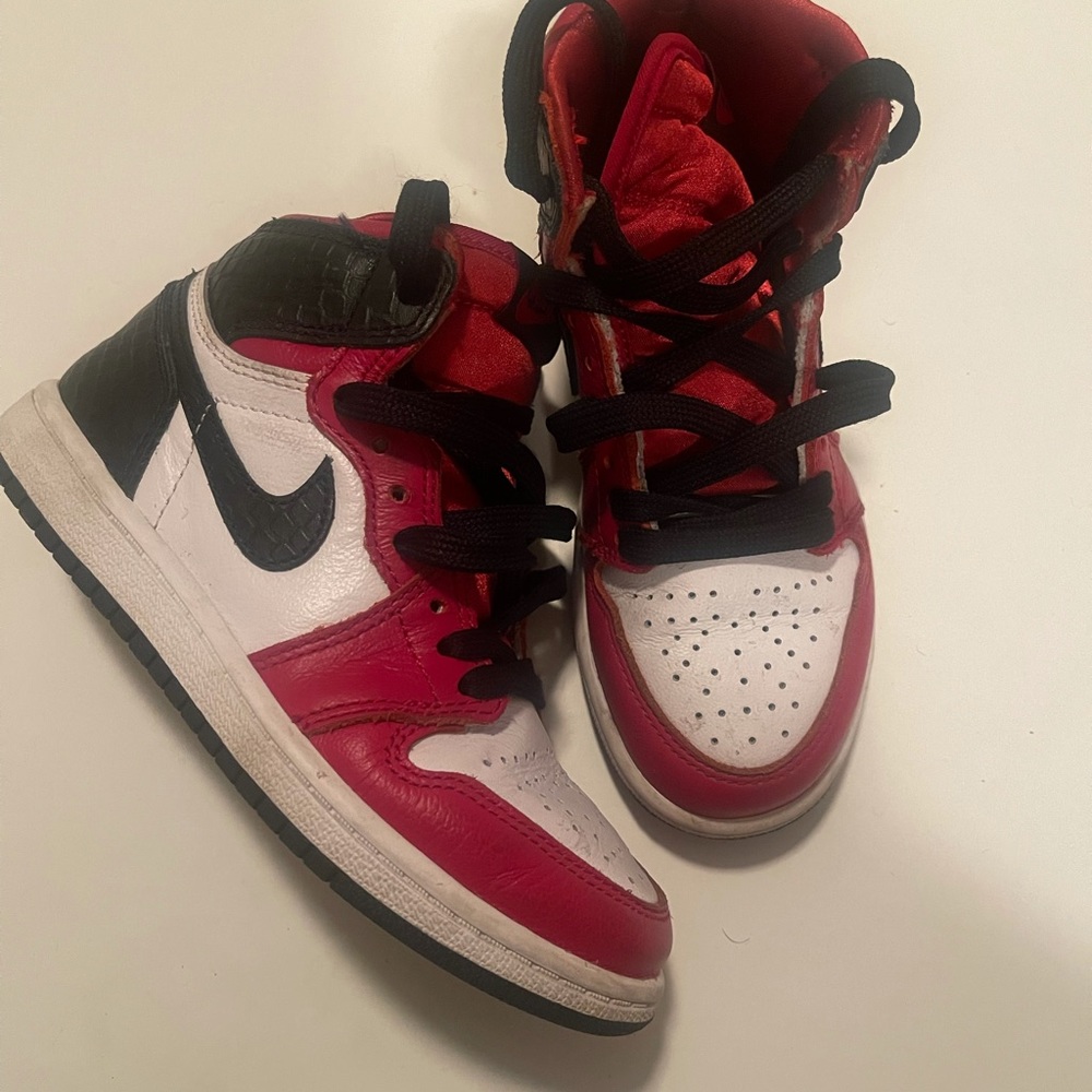 Jordan 1 “Satin Red” 13c